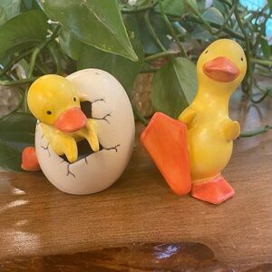Russ Berrie Co. Ceramic Duck Ducks Hatching Egg Easter Spring Salt Pepper Shaker